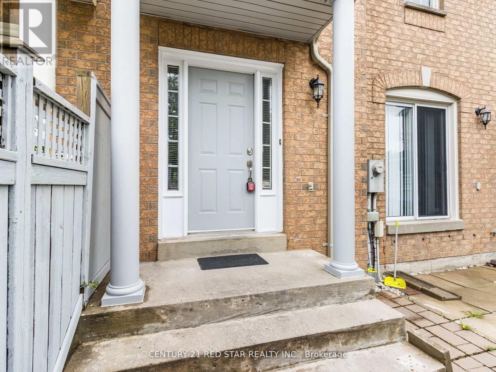 Photo 34 of 95 Yellow Brick Road, Brampton ON