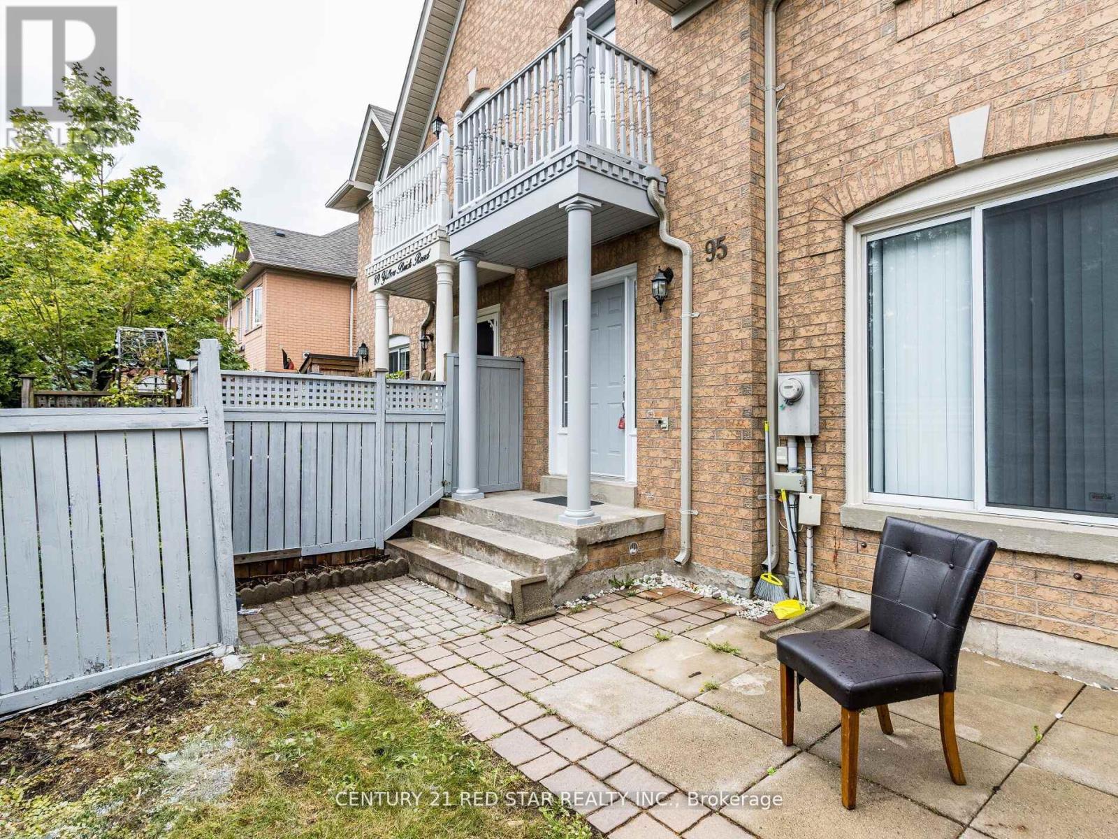 Photo 4 of 95 Yellow Brick Road, Brampton ON