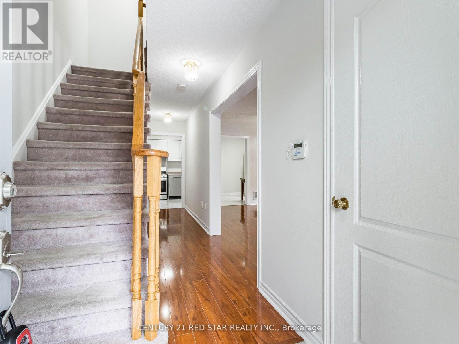 Photo 25 of 95 Yellow Brick Road, Brampton ON
