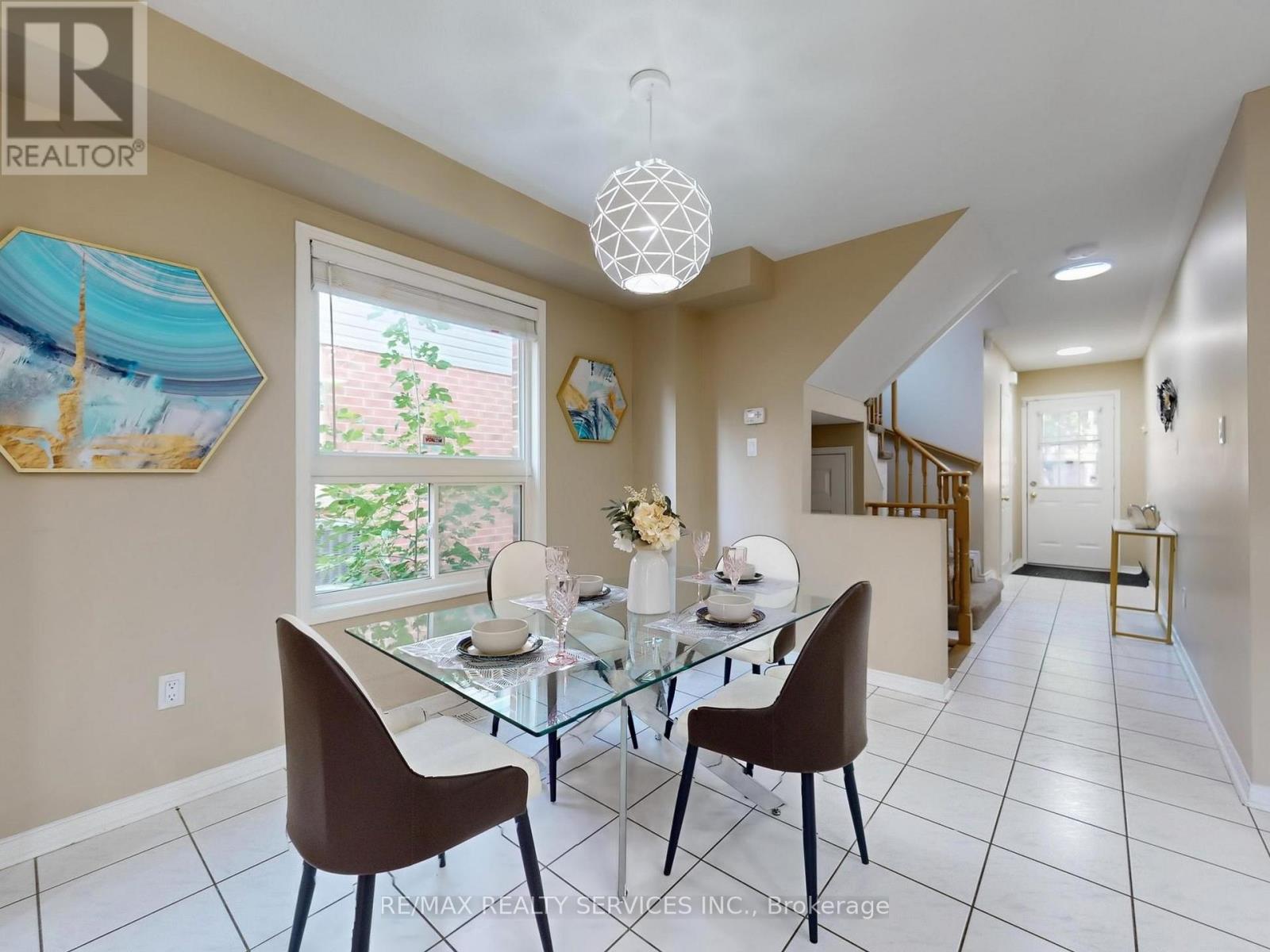 Photo 10 of 96 5230 Glen Erin Drive, Mississauga ON