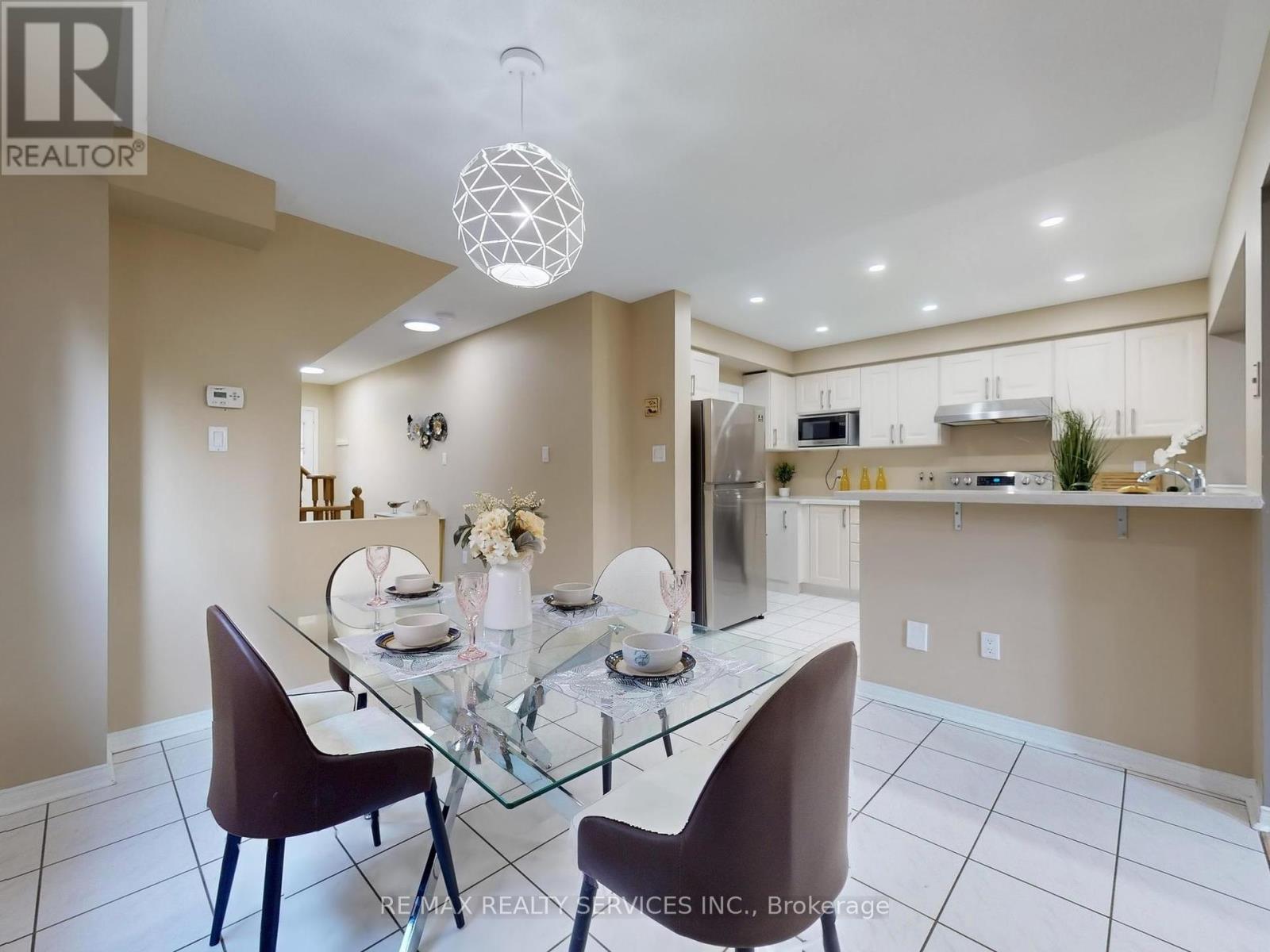 Photo 11 of 96 5230 Glen Erin Drive, Mississauga ON
