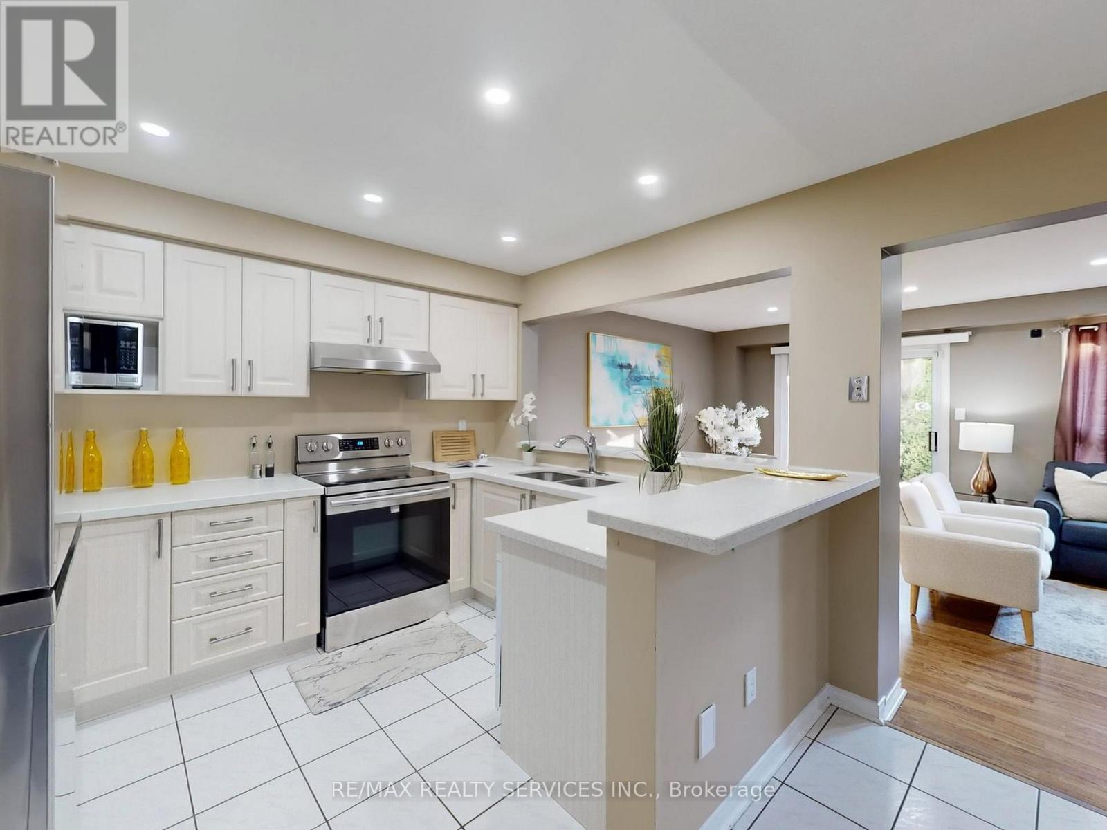 Photo 12 of 96 5230 Glen Erin Drive, Mississauga ON
