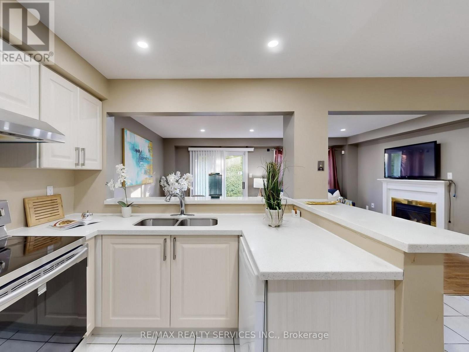 Photo 15 of 96 5230 Glen Erin Drive, Mississauga ON