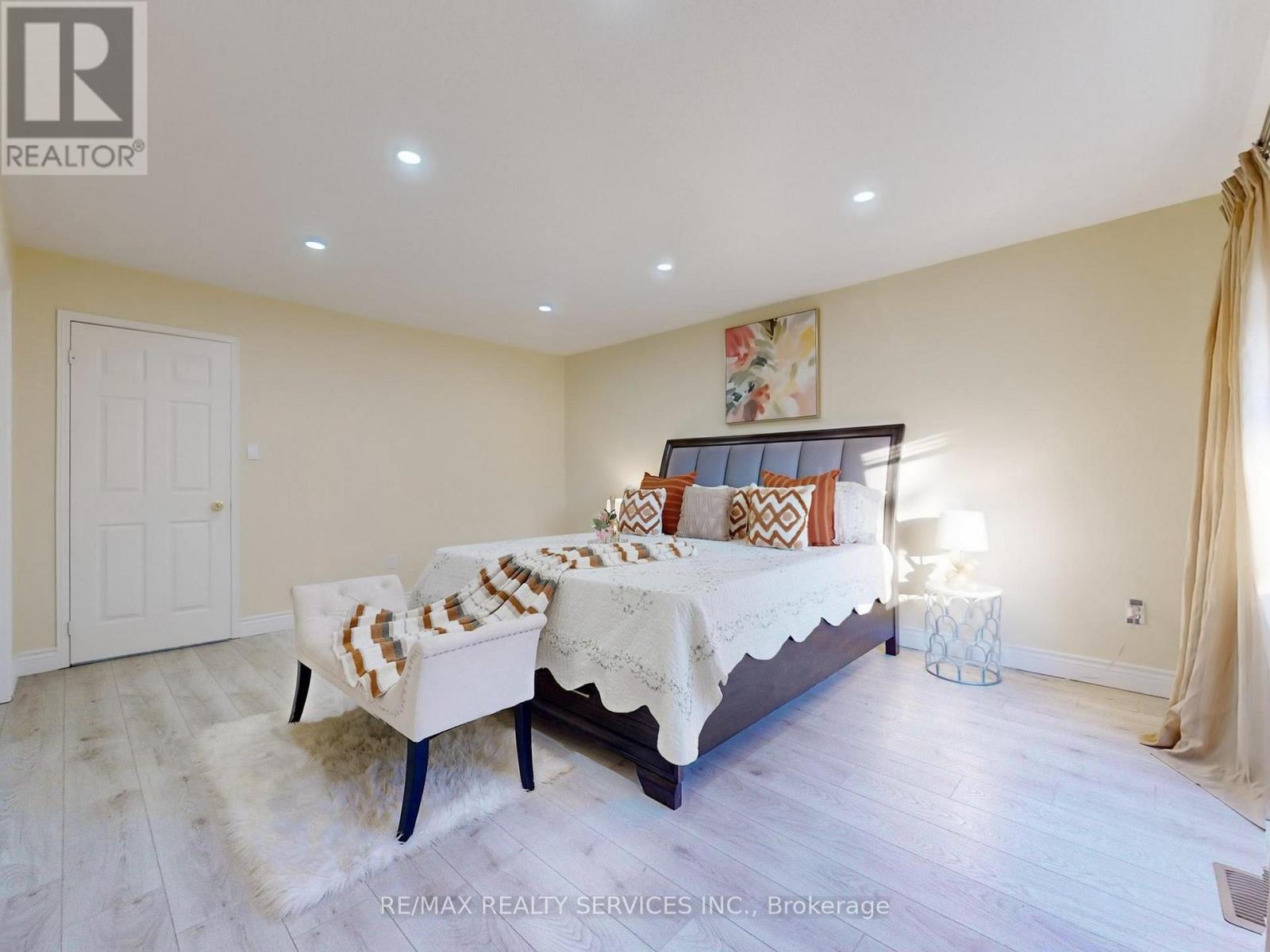 Photo 23 of 96 5230 Glen Erin Drive, Mississauga ON