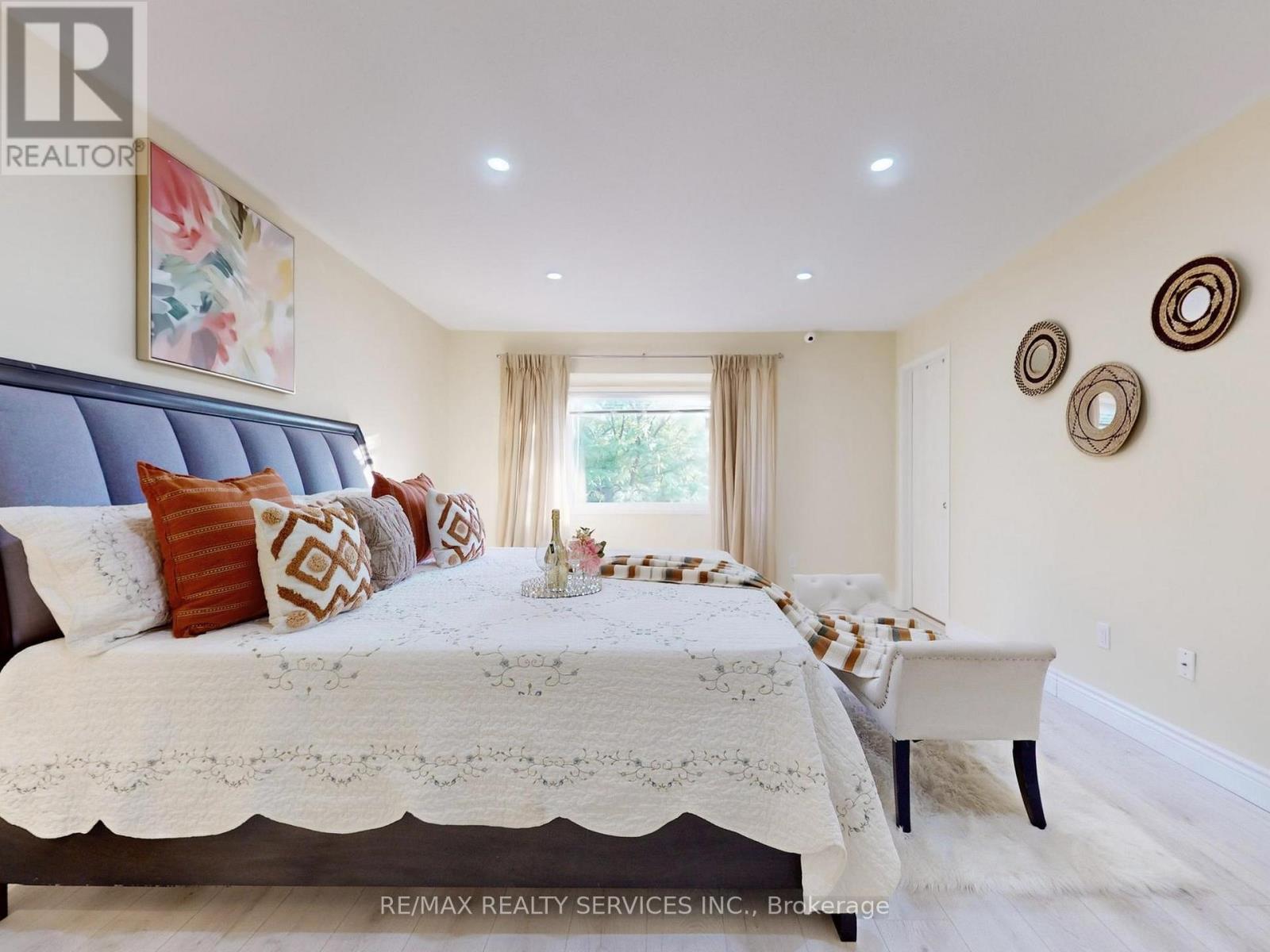 Photo 24 of 96 5230 Glen Erin Drive, Mississauga ON