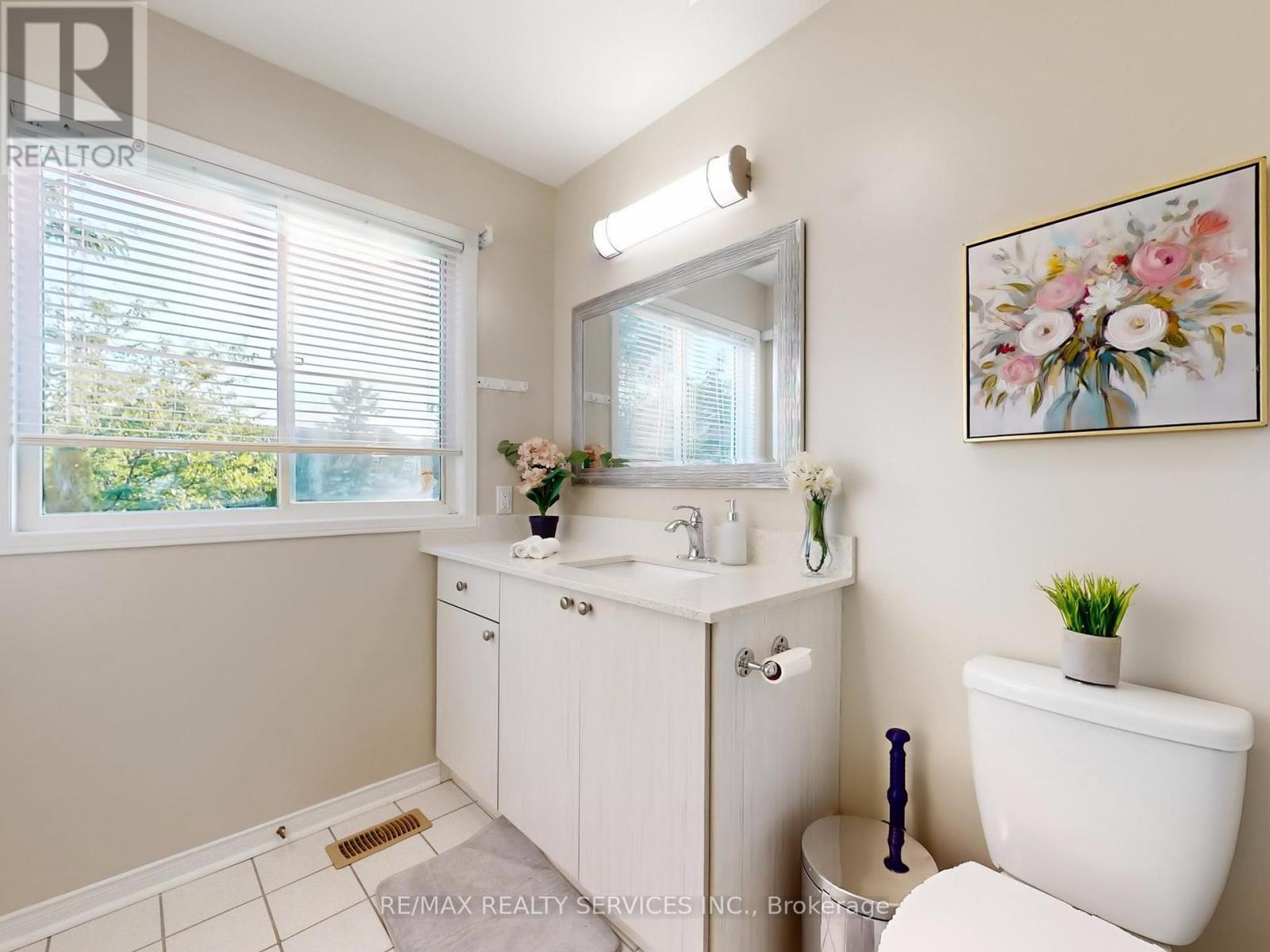 Photo 25 of 96 5230 Glen Erin Drive, Mississauga ON