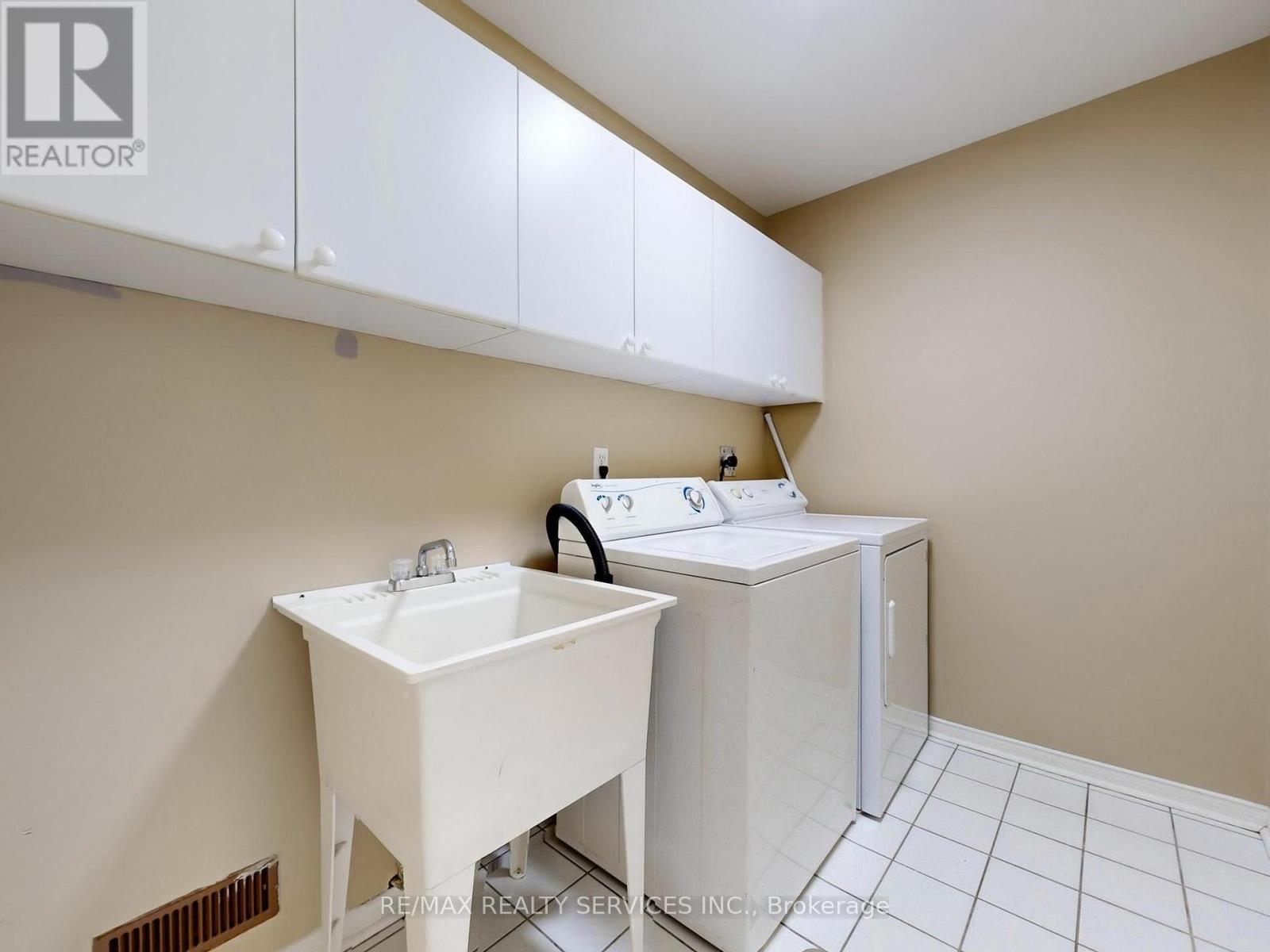Photo 38 of 96 5230 Glen Erin Drive, Mississauga ON