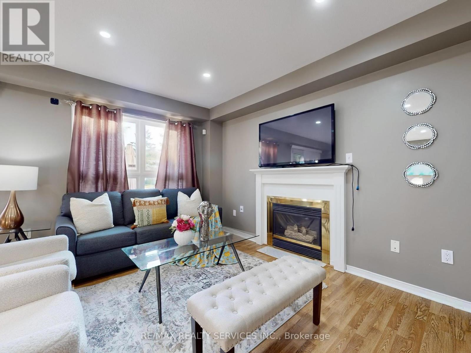 Photo 5 of 96 5230 Glen Erin Drive, Mississauga ON