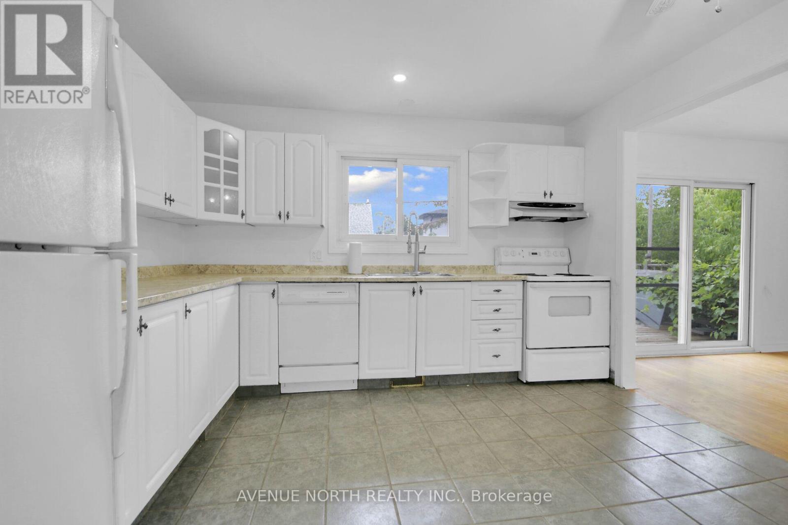 Photo 12 of 1254 Heron Road, Ottawa ON