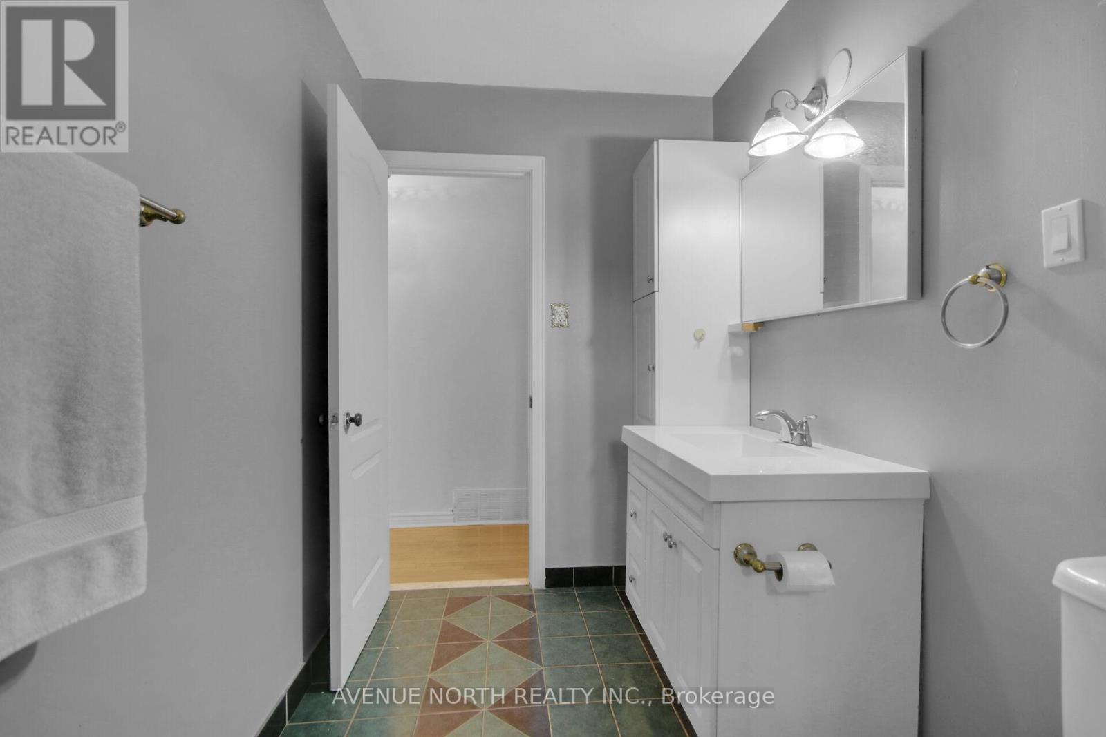 Photo 23 of 1254 Heron Road, Ottawa ON