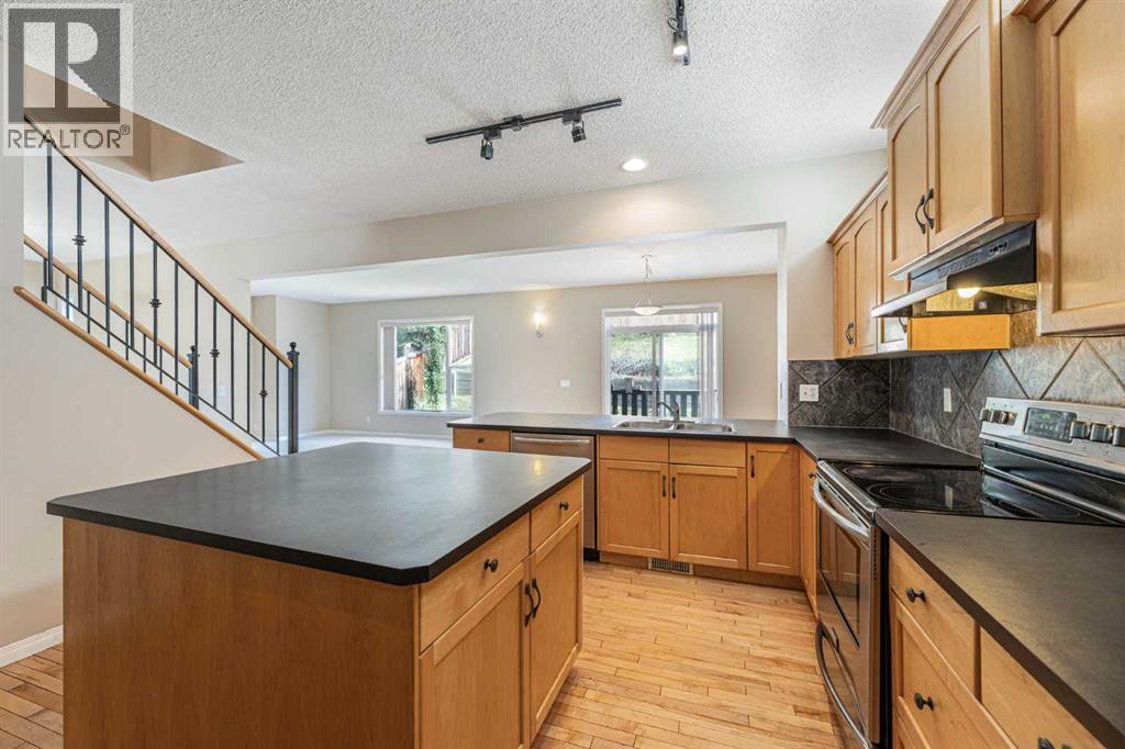 Single Family House for Sale in  Rockyledge Crescent NW Rocky Ridge Calgary 
