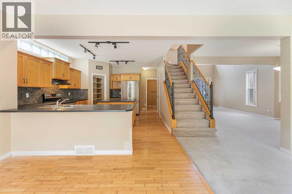 Single Family House for Sale in  Rockyledge Crescent NW Rocky Ridge Calgary 