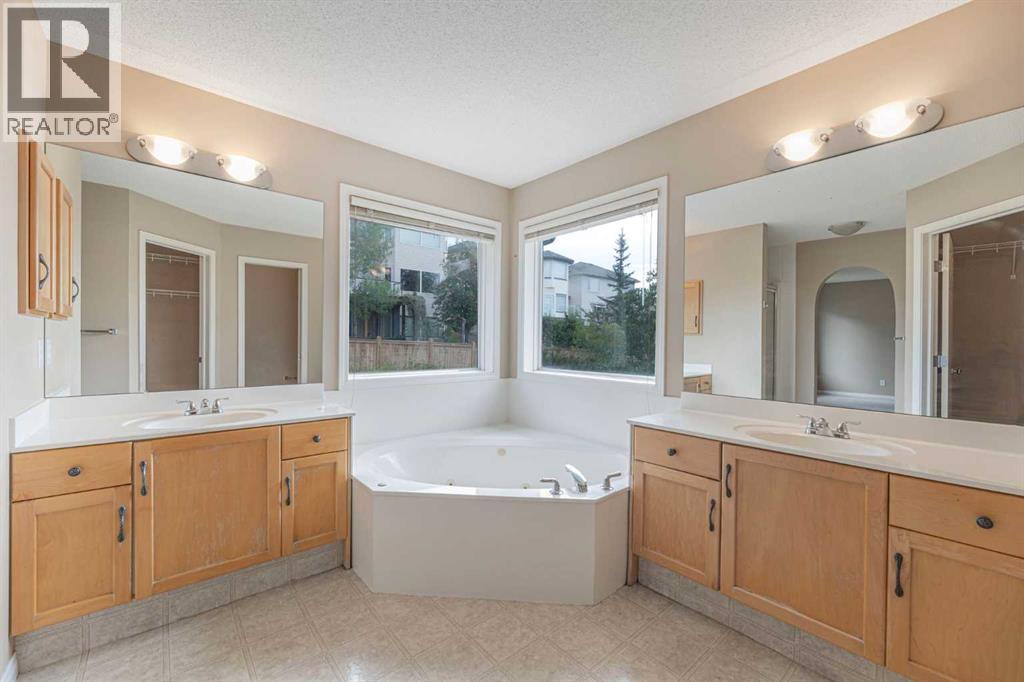 Single Family House for Sale in  Rockyledge Crescent NW Rocky Ridge Calgary 