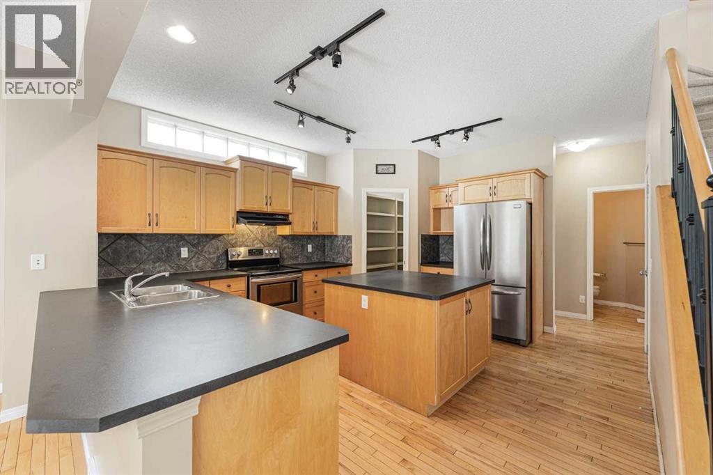 Single Family House for Sale in  Rockyledge Crescent NW Rocky Ridge Calgary 