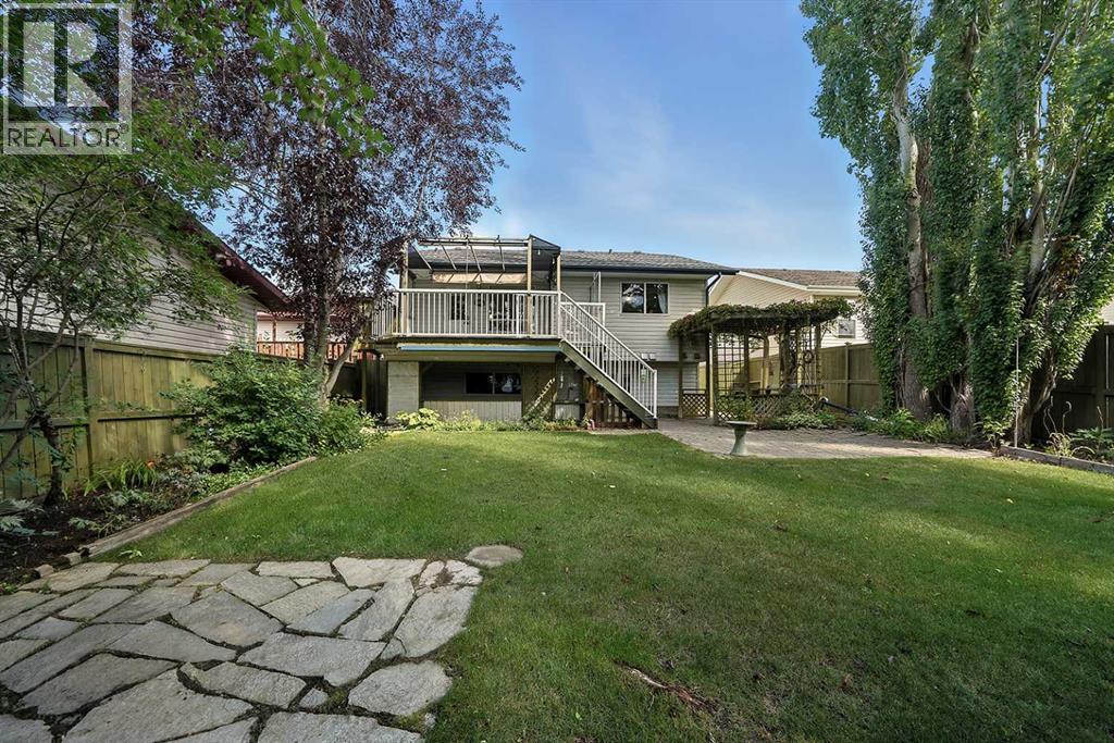 Photo 8 of 9 Dowd Close, Red Deer AB