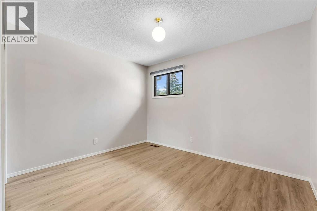 Single Family House for Sale in  Edgeford Way NW Edgemont Calgary 