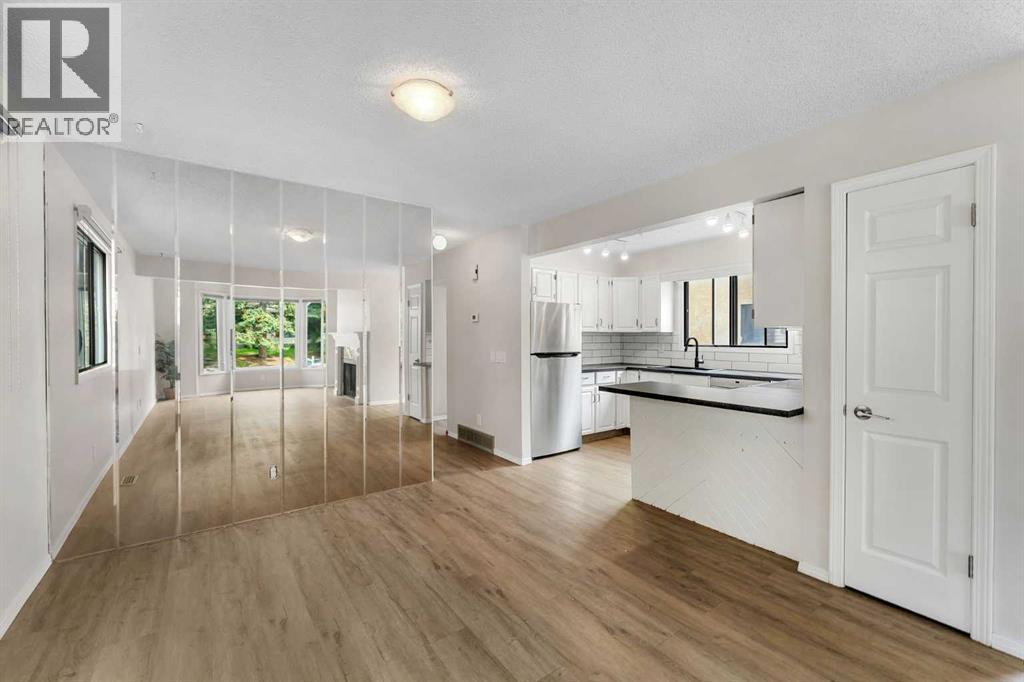 Single Family House for Sale in  Edgeford Way NW Edgemont Calgary 