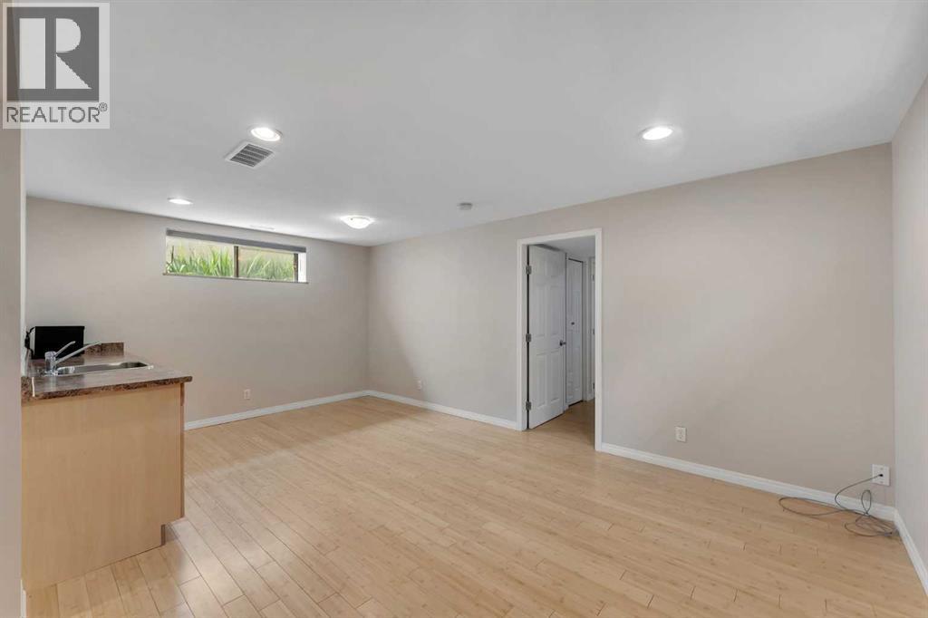 Single Family House for Sale in  Edgeford Way NW Edgemont Calgary 