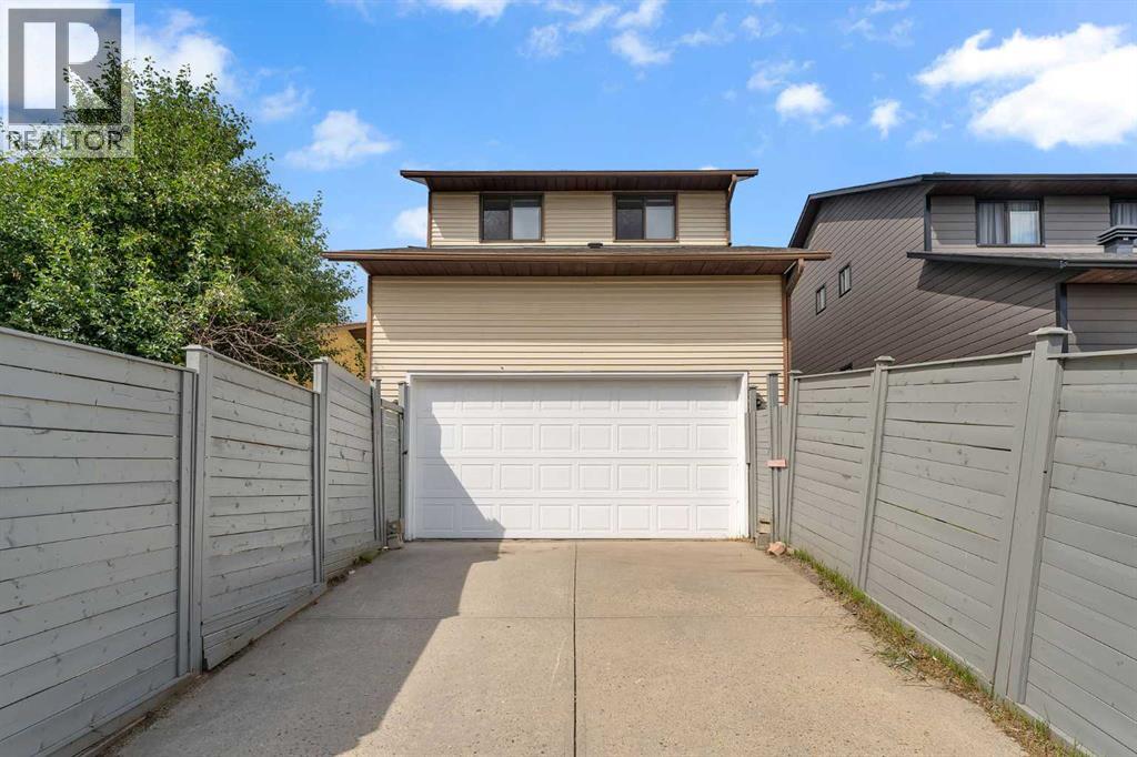 Single Family House for Sale in  Edgeford Way NW Edgemont Calgary 