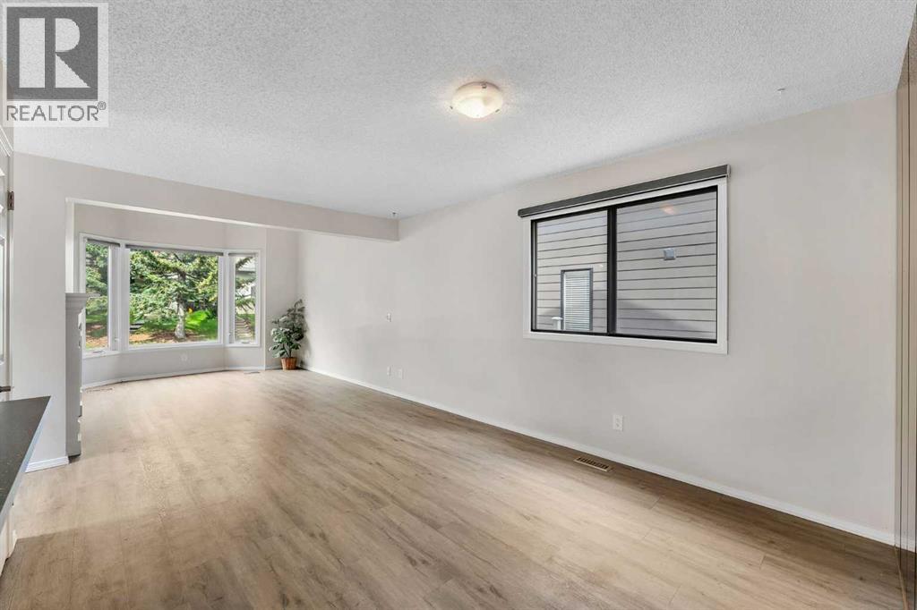 Single Family House for Sale in  Edgeford Way NW Edgemont Calgary 