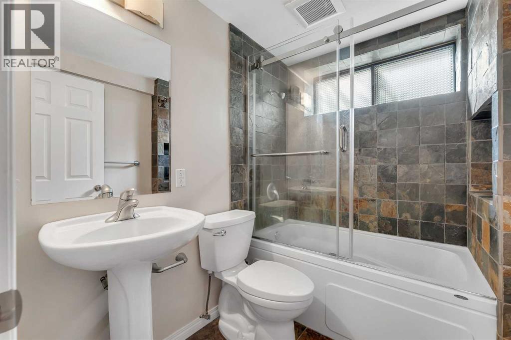 Single Family House for Sale in  Edgeford Way NW Edgemont Calgary 