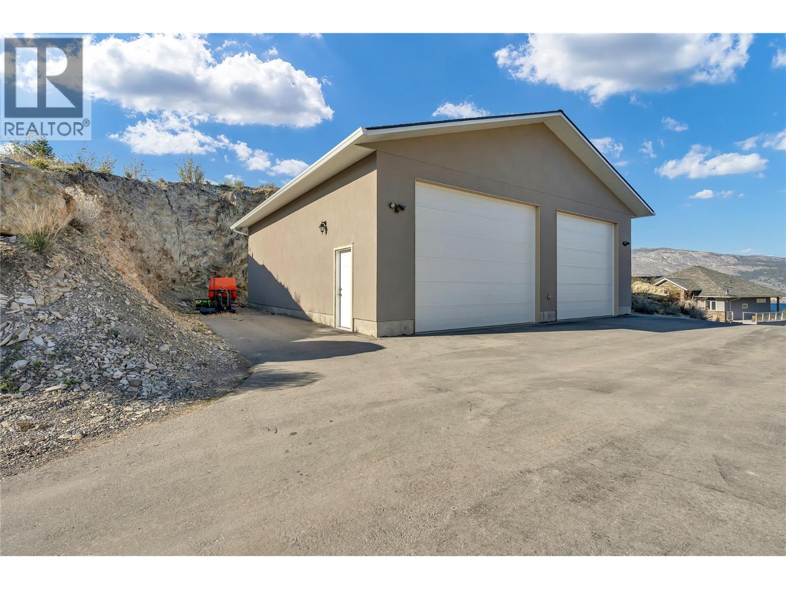 18300 McDougald Road, Summerland