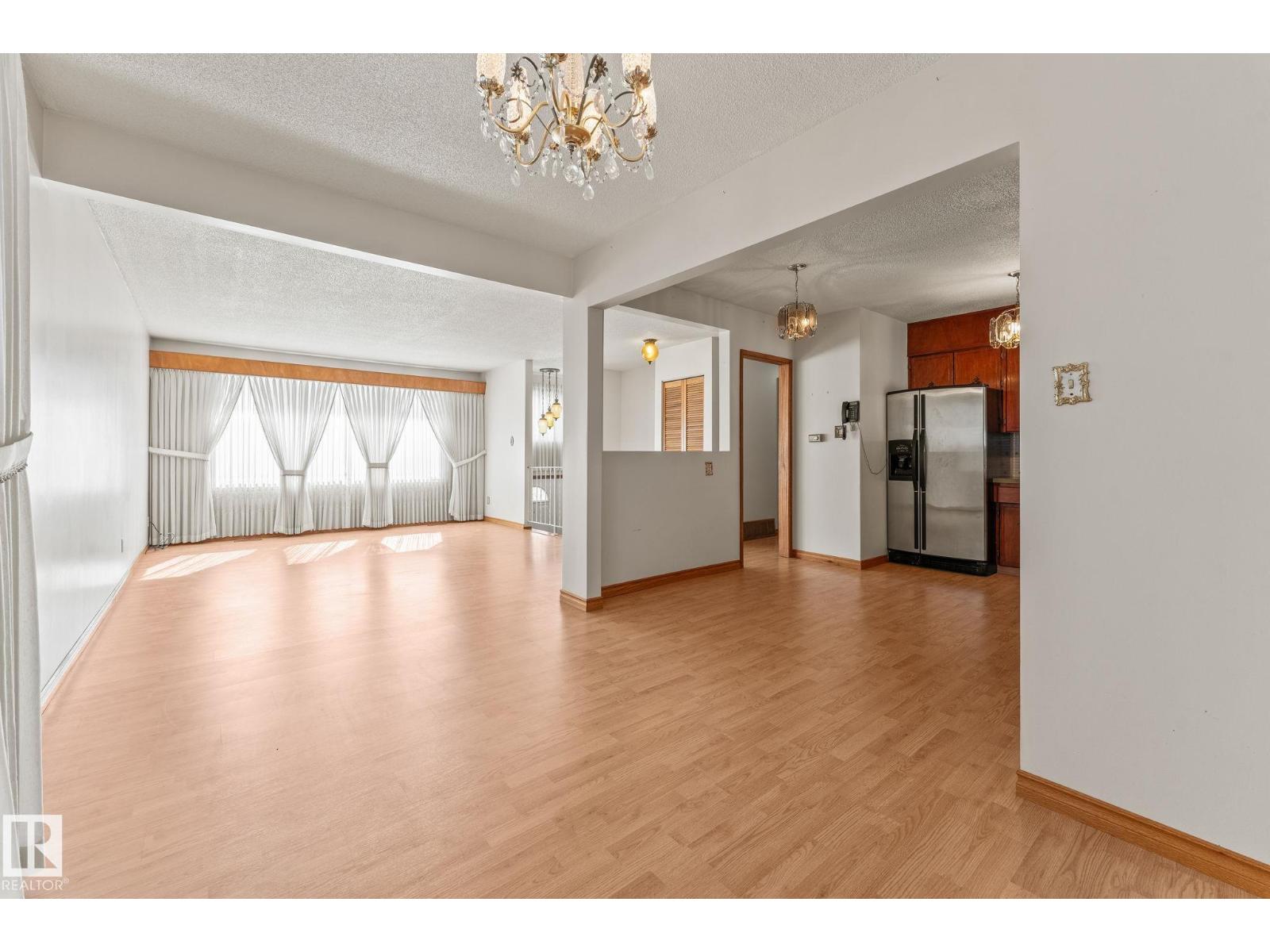 Photo 13 of 13820 86 St Nw, Edmonton AB