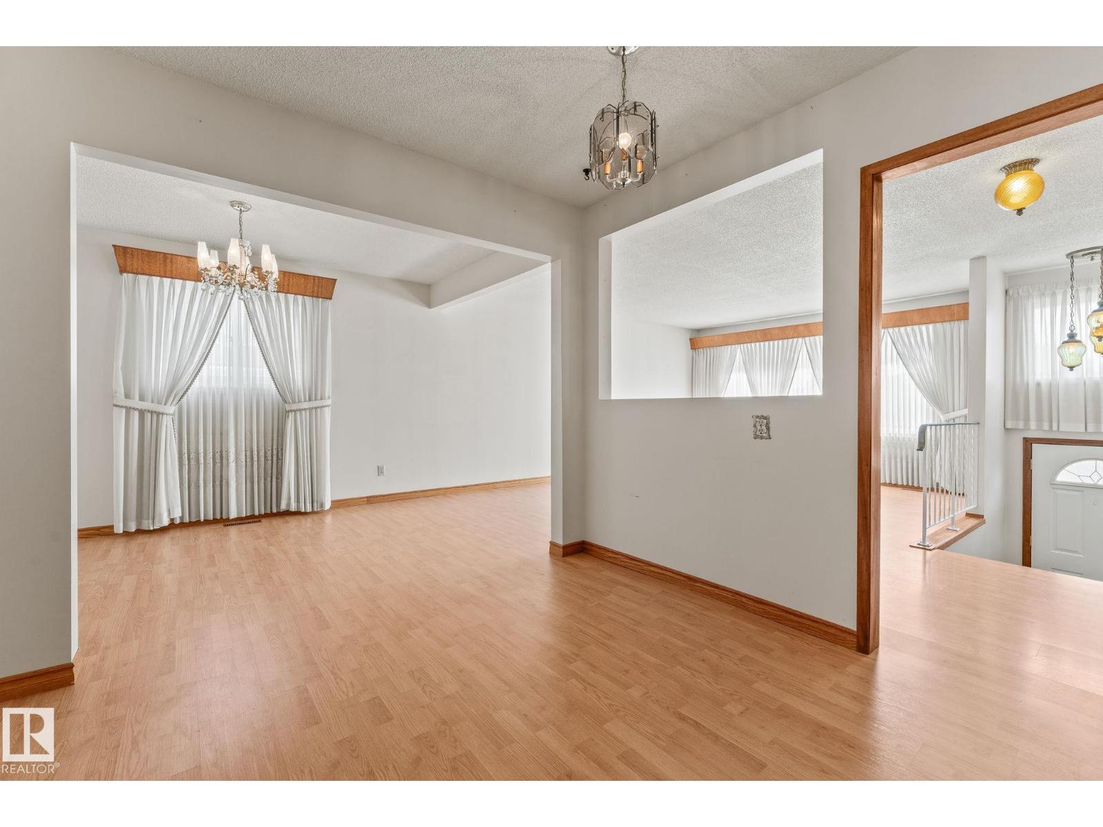 Photo 18 of 13820 86 St Nw, Edmonton AB