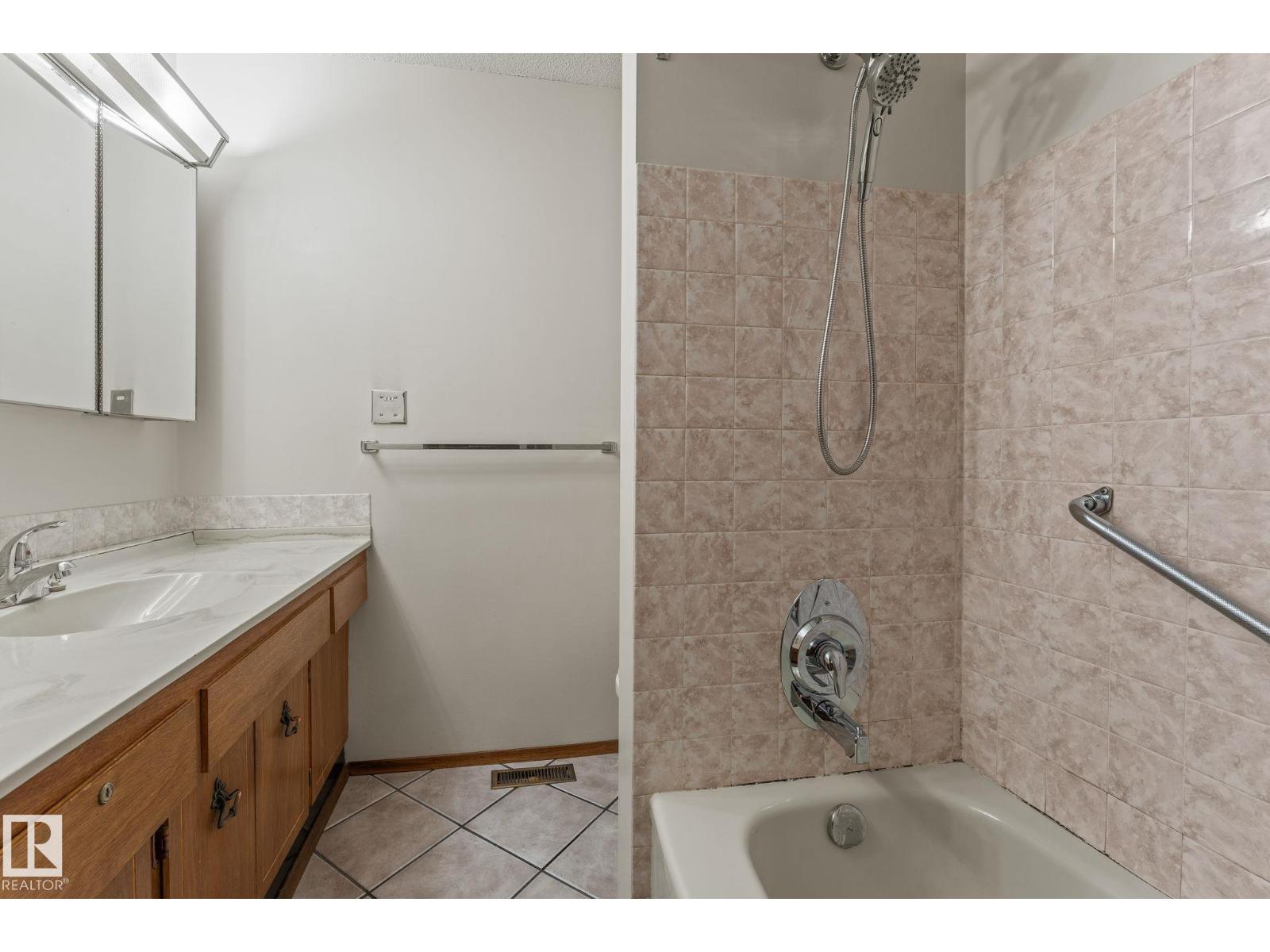 Photo 21 of 13820 86 St Nw, Edmonton AB
