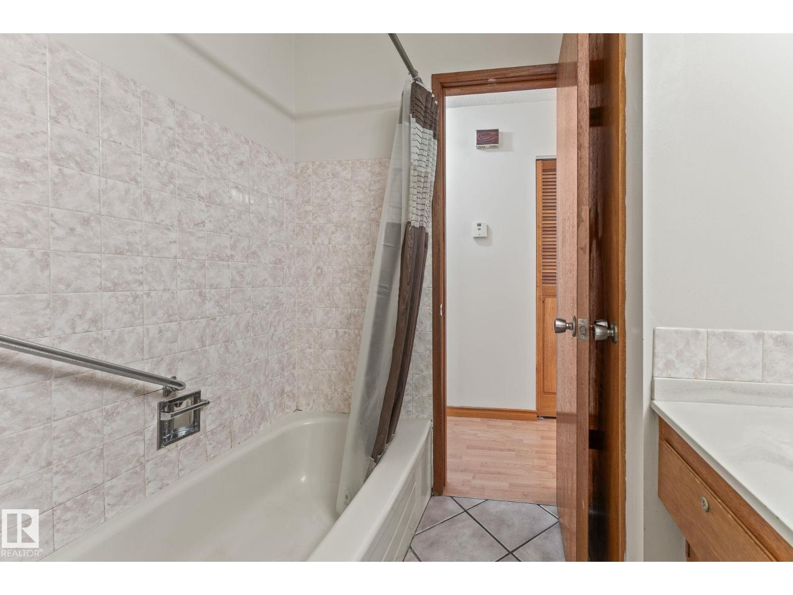 Photo 22 of 13820 86 St Nw, Edmonton AB