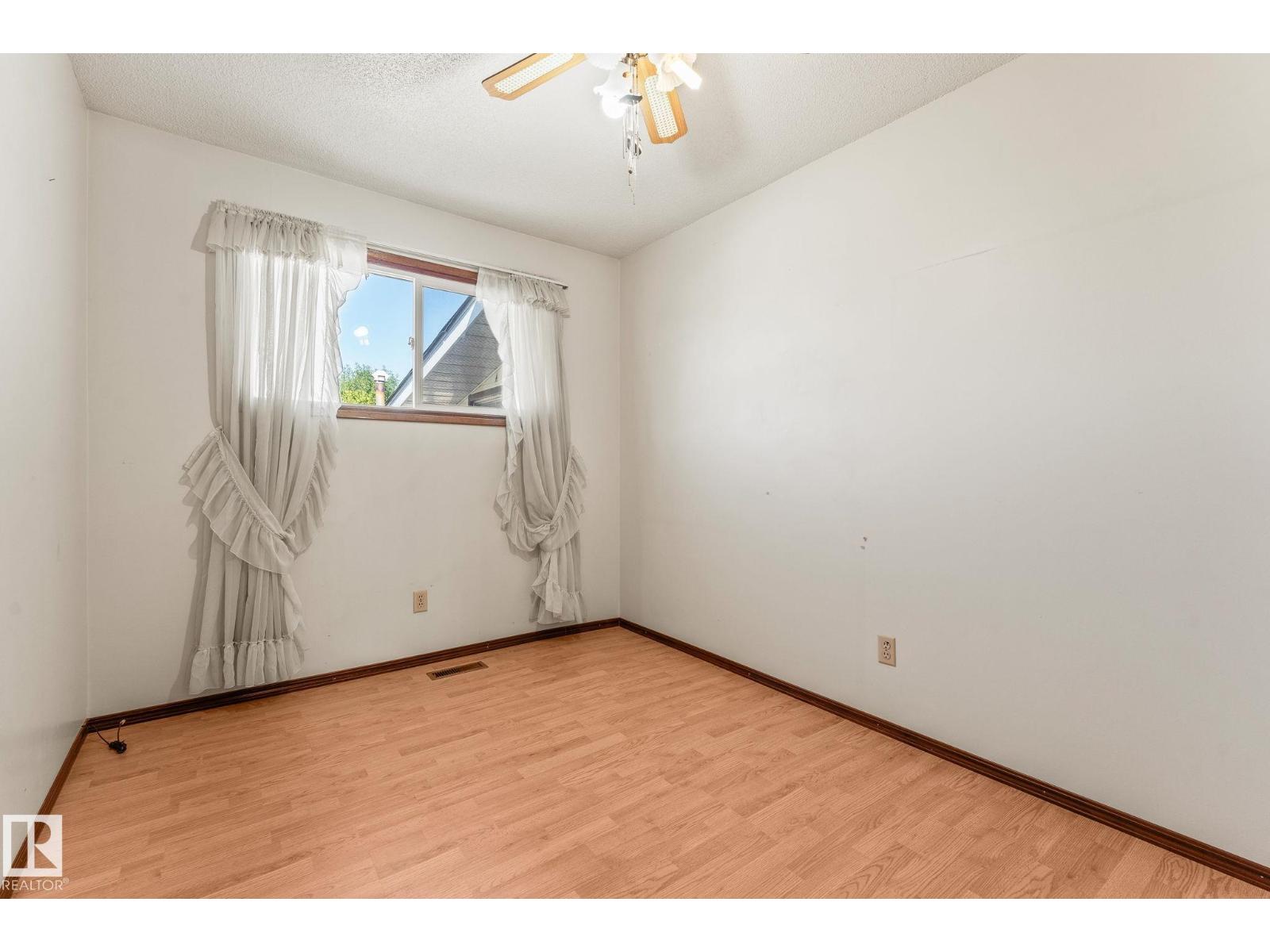 Photo 23 of 13820 86 St Nw, Edmonton AB