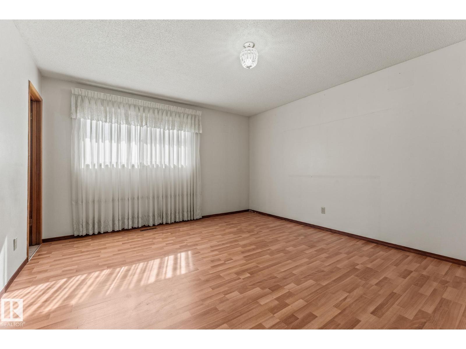 Photo 27 of 13820 86 St Nw, Edmonton AB