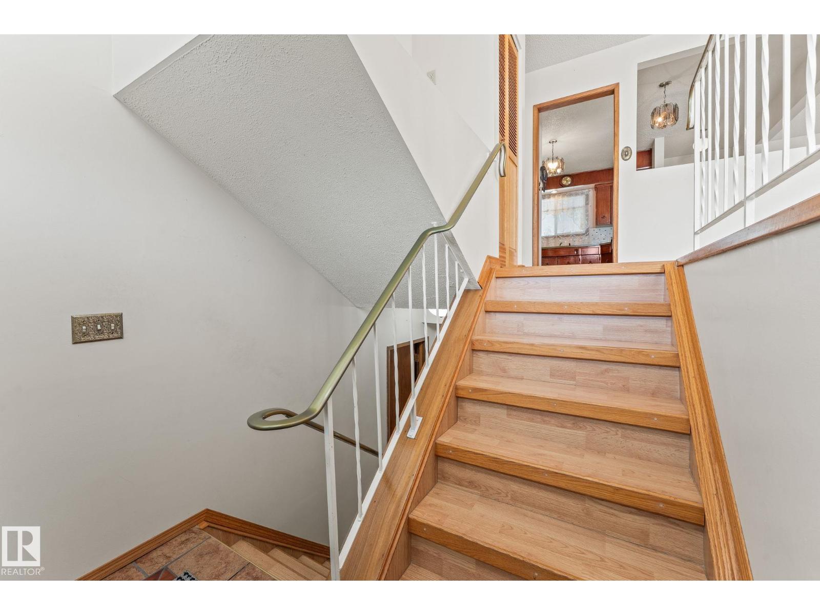 Photo 5 of 13820 86 St Nw, Edmonton AB