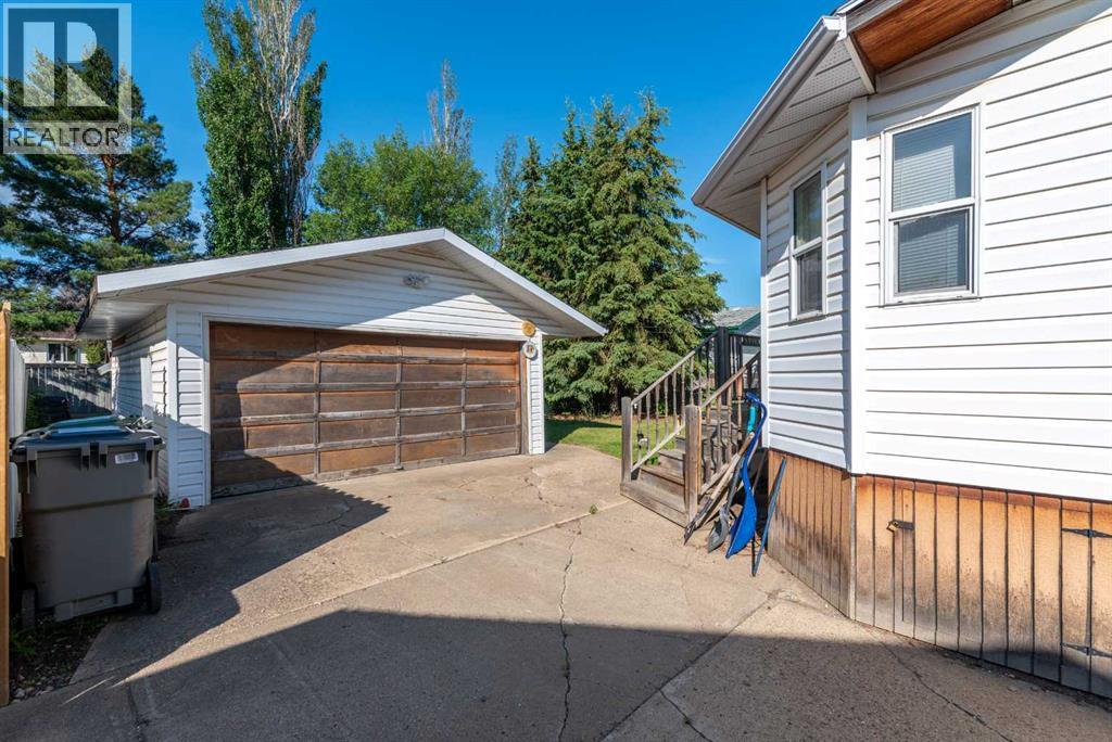 Photo 2 of 5205 32 Street, Lloydminster AB