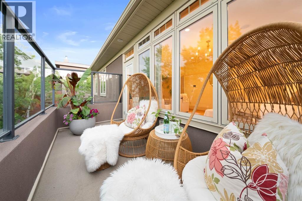 Single Family House for Sale in  Posthill Drive SW Springbank Hill Calgary 