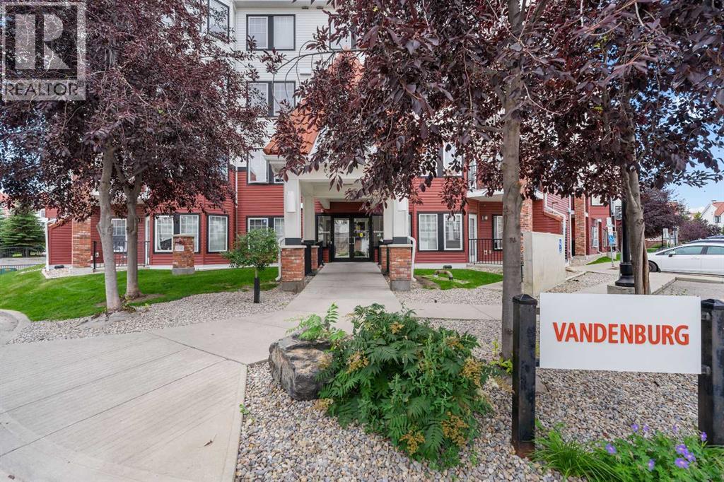 140, 20 Royal Oak Plaza NW, Calgary, Alberta