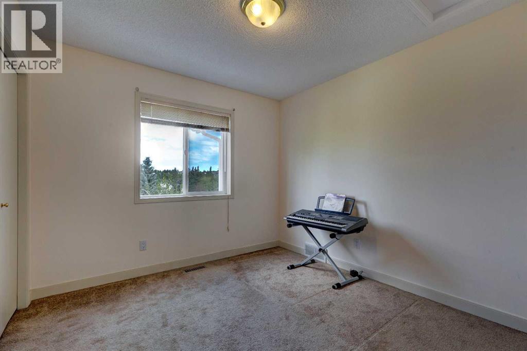 Single Family House Bungalow for Sale in  Edgevalley Way NW Edgemont Calgary 