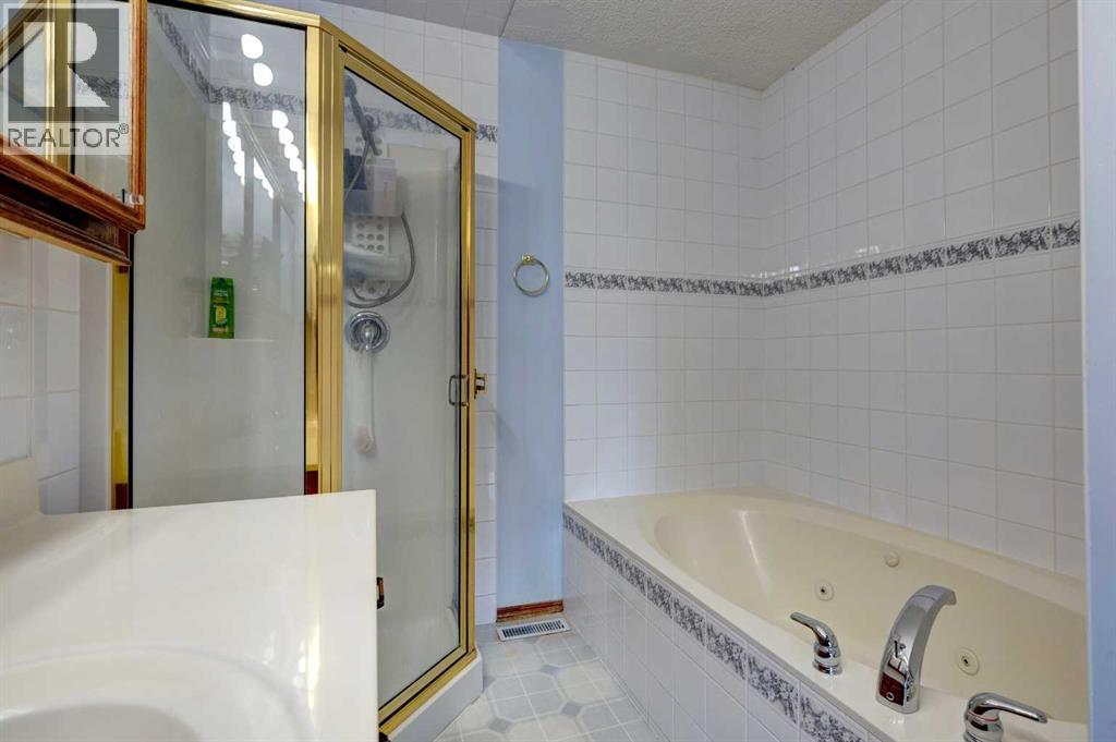 Single Family House Bungalow for Sale in  Edgevalley Way NW Edgemont Calgary 