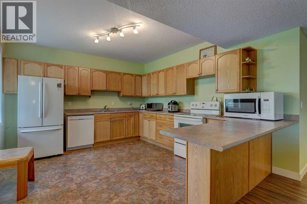 Single Family House Bungalow for Sale in  Edgevalley Way NW Edgemont Calgary 