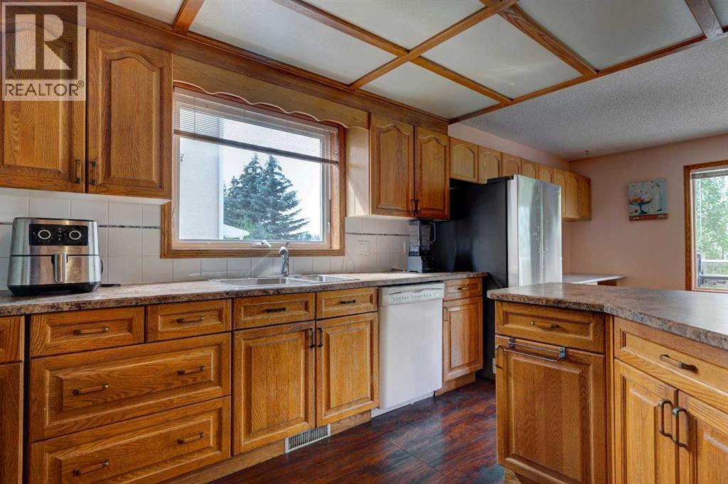 Single Family House Bungalow for Sale in  Edgevalley Way NW Edgemont Calgary 