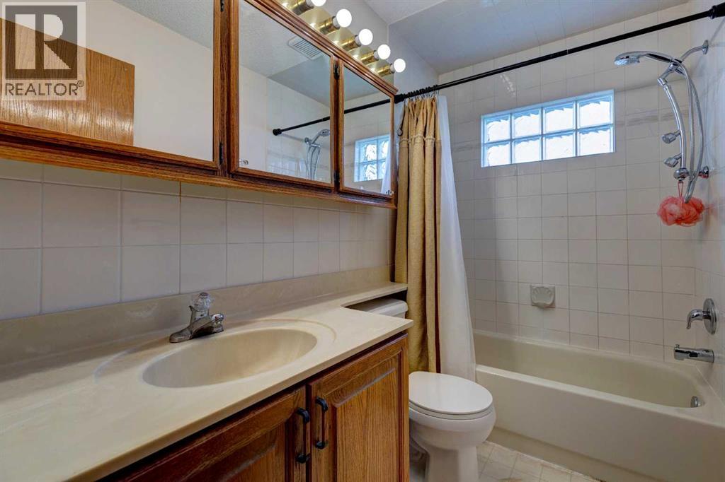 Single Family House Bungalow for Sale in  Edgevalley Way NW Edgemont Calgary 