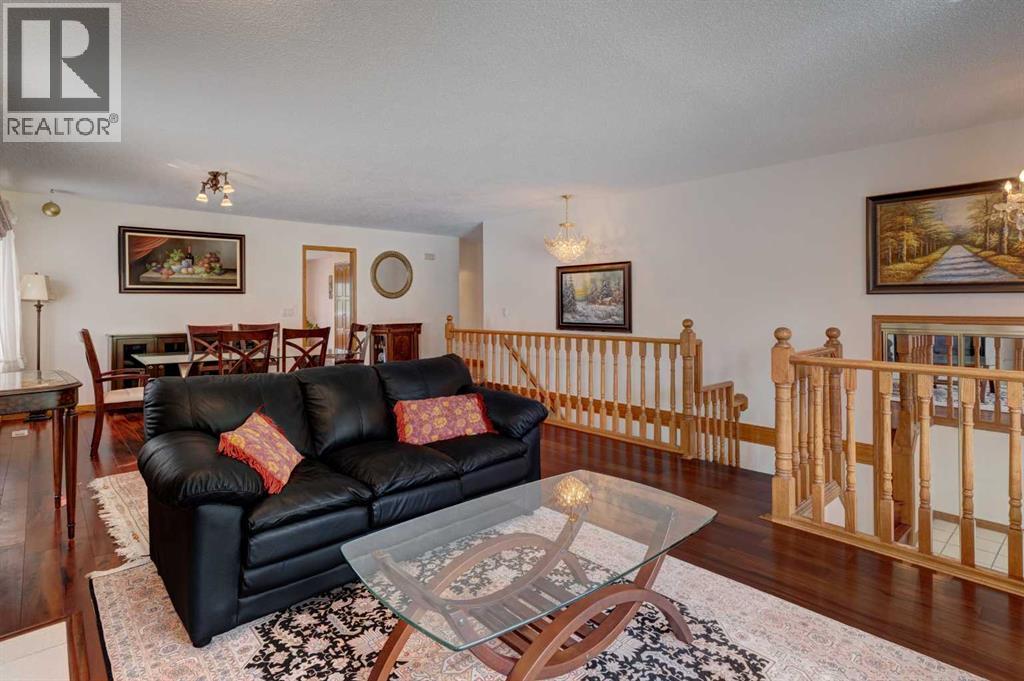 Single Family House Bungalow for Sale in  Edgevalley Way NW Edgemont Calgary 