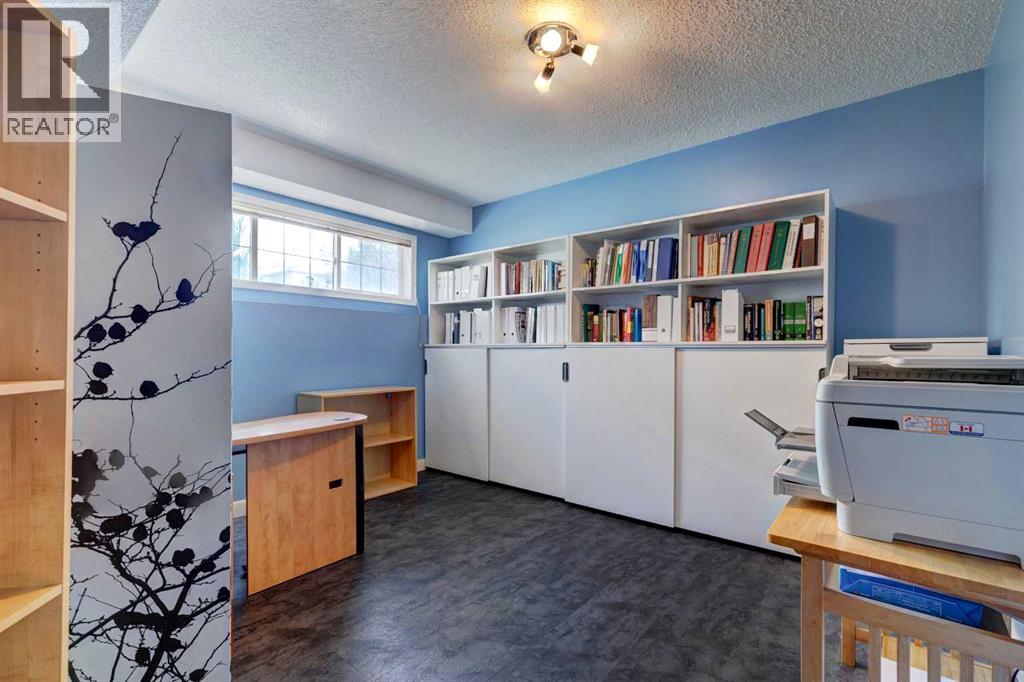 Single Family House Bungalow for Sale in  Edgevalley Way NW Edgemont Calgary 