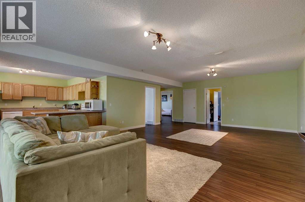Single Family House Bungalow for Sale in  Edgevalley Way NW Edgemont Calgary 
