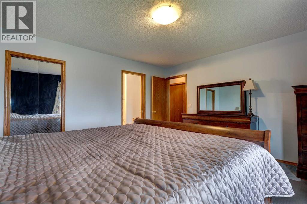 Single Family House Bungalow for Sale in  Edgevalley Way NW Edgemont Calgary 