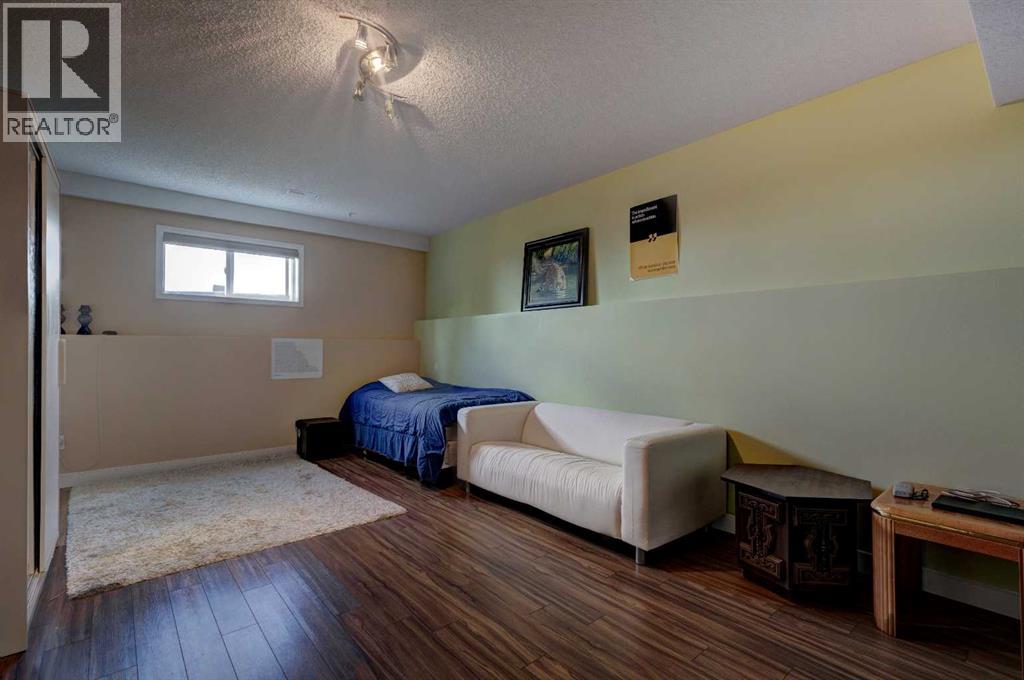 Single Family House Bungalow for Sale in  Edgevalley Way NW Edgemont Calgary 