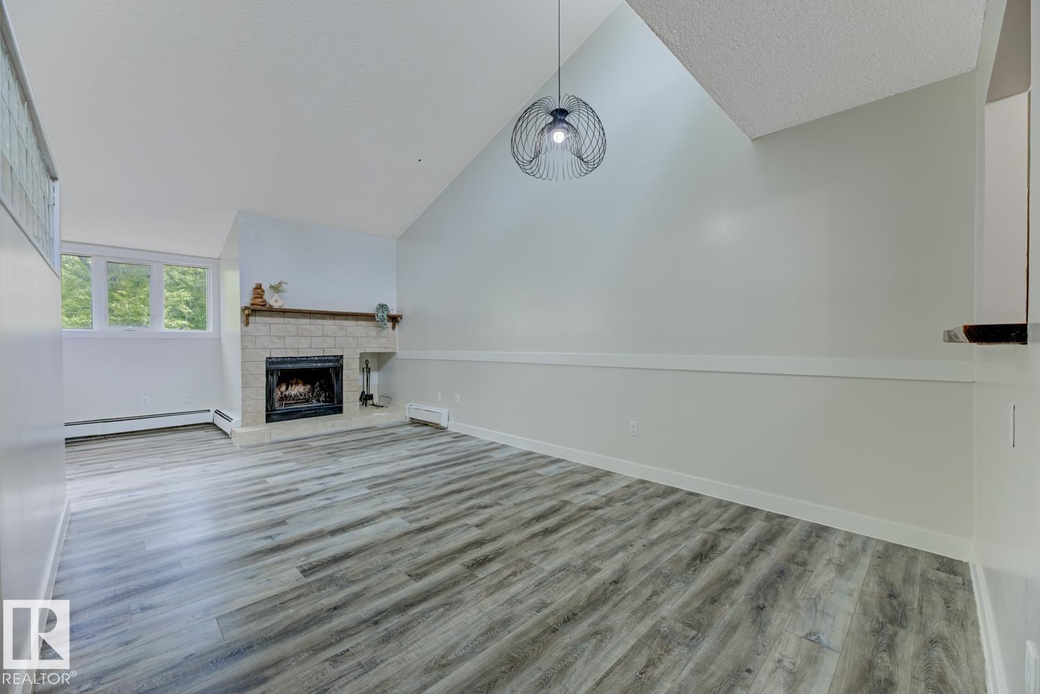 Photo 4 of 301 10138 116 St Nw, Edmonton AB