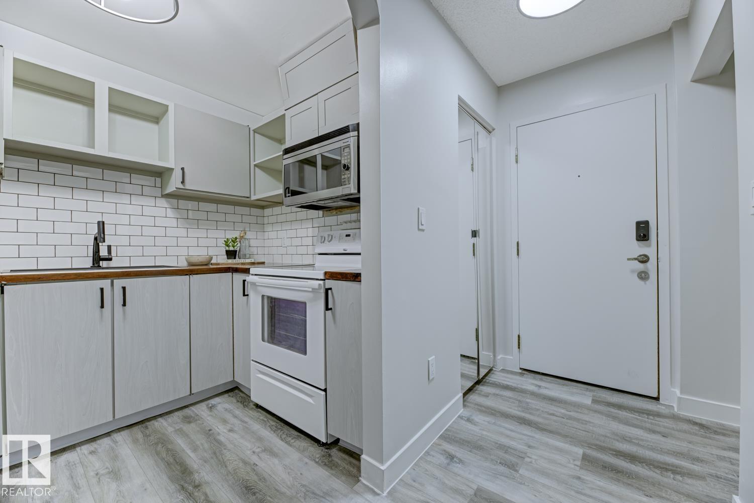 Photo 12 of 301 10138 116 St Nw, Edmonton AB