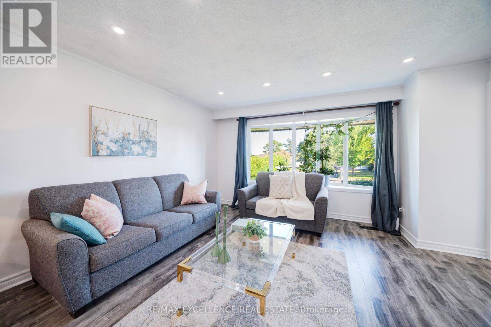 Photo 3 of 110 Seneca Avenue, Oshawa ON
