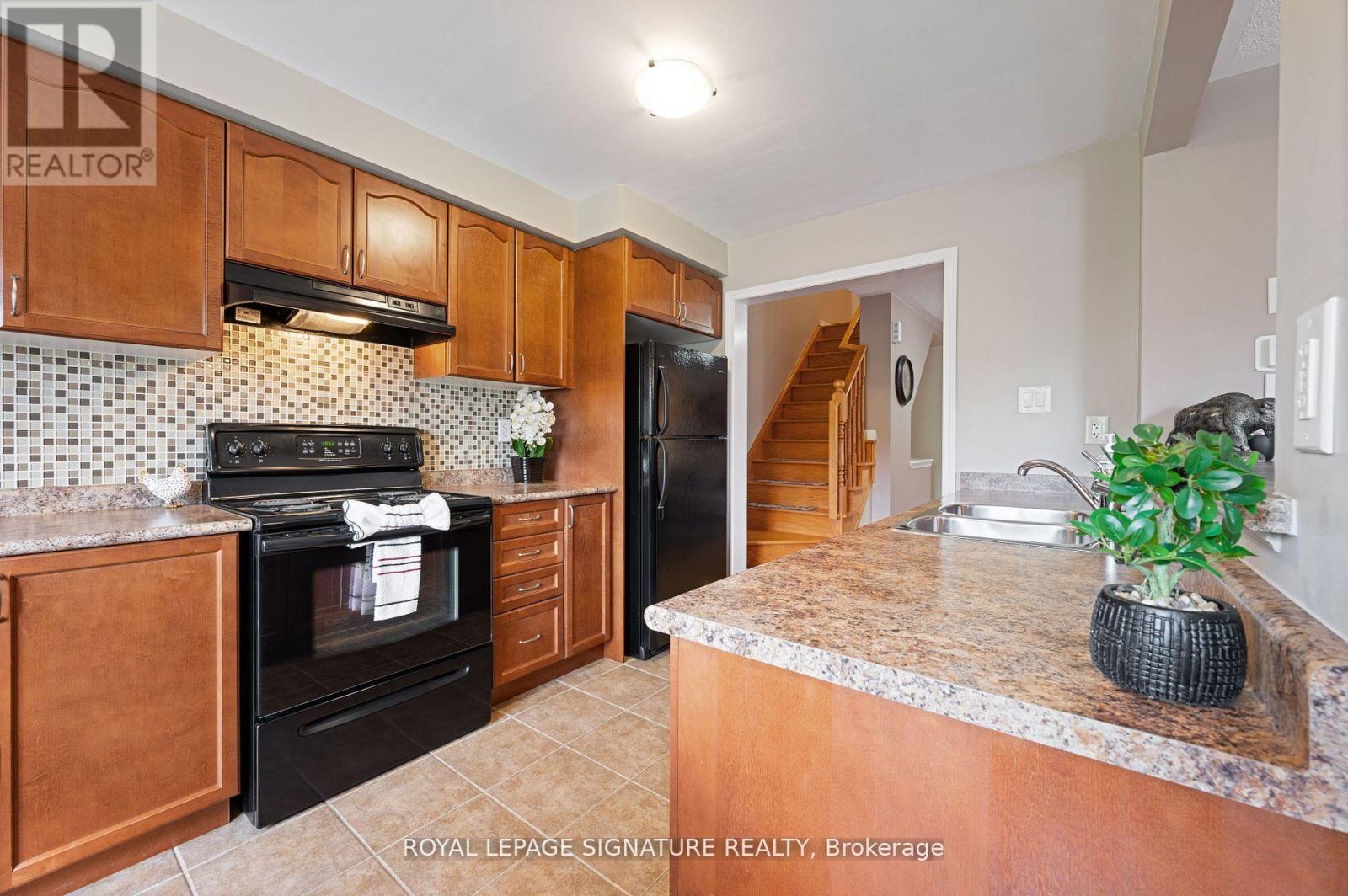 Photo 28 of 798 Shortreed Crescent, Milton ON